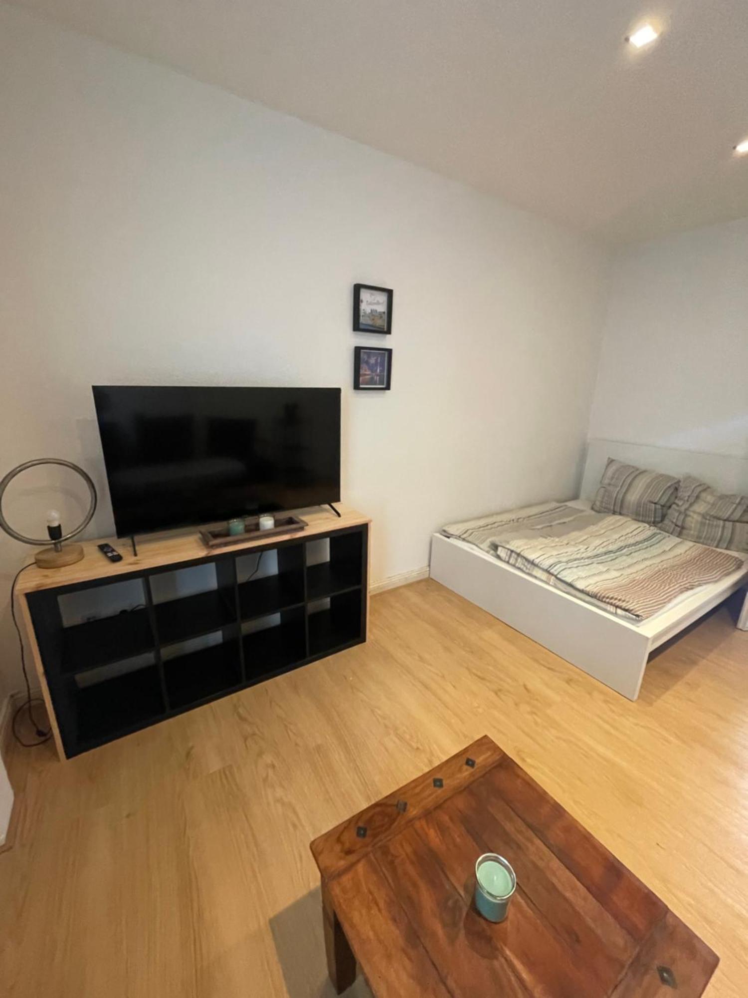 Apartment Apartment, Parterre, Für 3 Gäste, Zentral Gelegen, Mitsubishi Halle