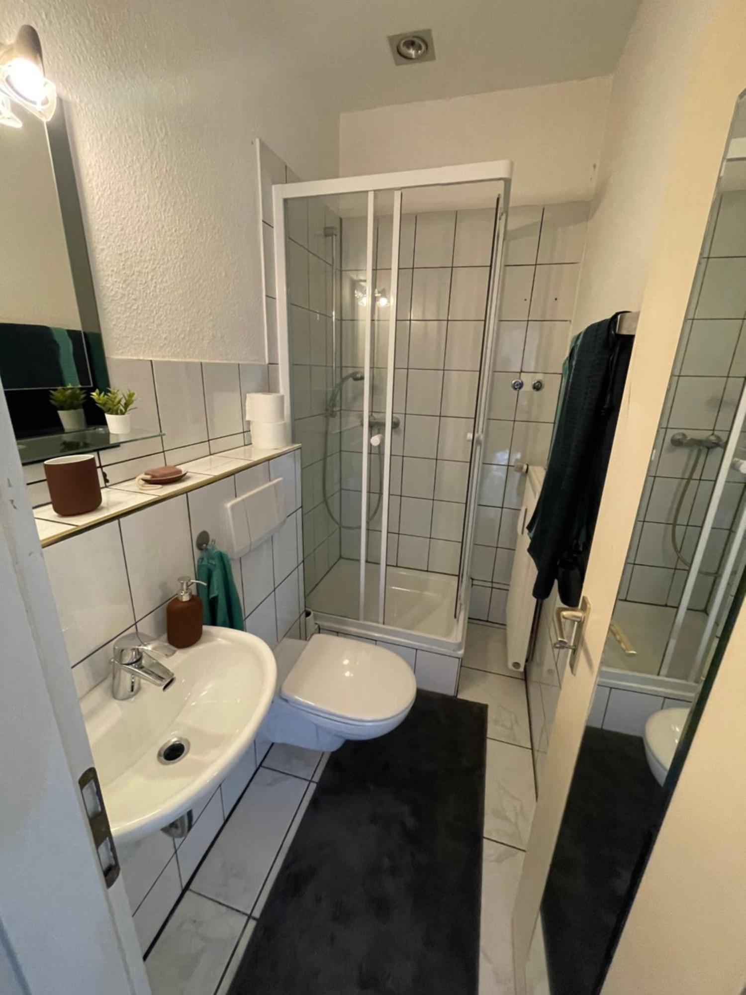 Apartment, Parterre, Für 3 Gäste, Zentral Gelegen, Mitsubishi Halle * Düsseldorf