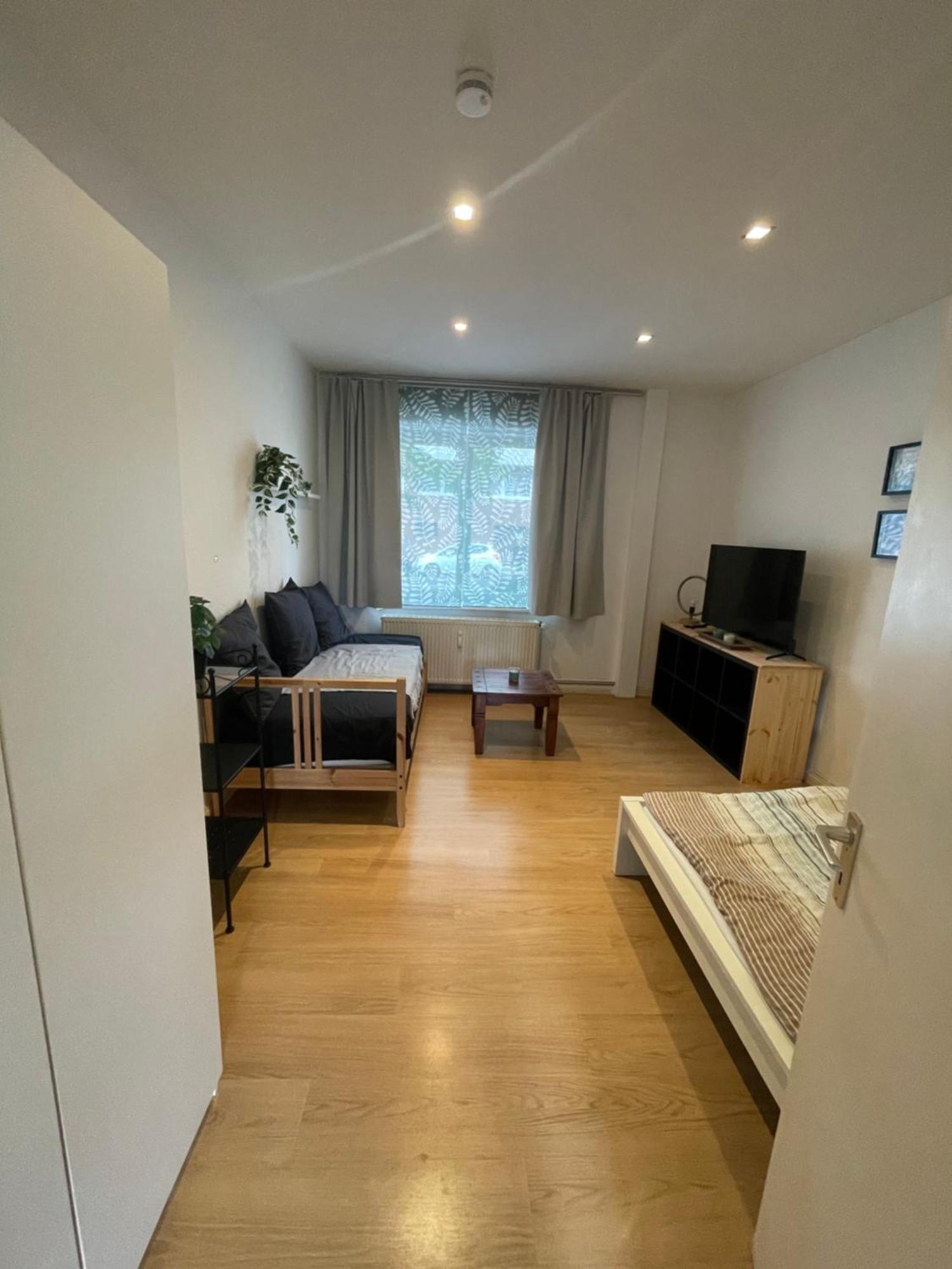 Apartment, Parterre, Für 3 Gäste, Zentral Gelegen, Mitsubishi Halle Apartment